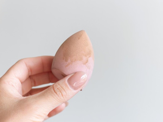 Mencuci Brush Makeup dan Beauty Blender