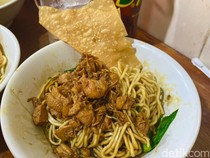5 Tempat Makan Mie Ayam di Dekat Stasiun Gambir, Rasanya Mantul!