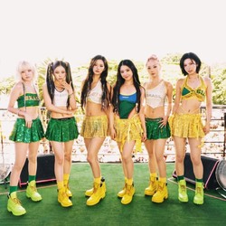 Penampilan Bersejarah NMIXX di Carnival Brasil