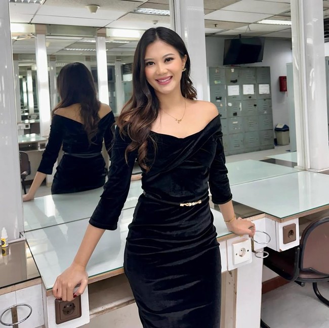 Noella Sisterina Berseri-seri Usai Dilamar