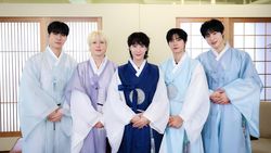 Gaya KiiiKiii hingga ILLIT Pakai Hanbok Rayakan Seollal