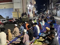 Tarawih Pertama, Jemaah Masjid Al Banjar Parepare Meluber hingga ke Jalanan