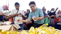 Pasar murah tersebut untuk memenuhi kebutuhan warga kurang mampu menjelang bulan suci Ramadan 1447 Hijriah. Foto: ANTARAFOTO/Adiwinata Solihin
