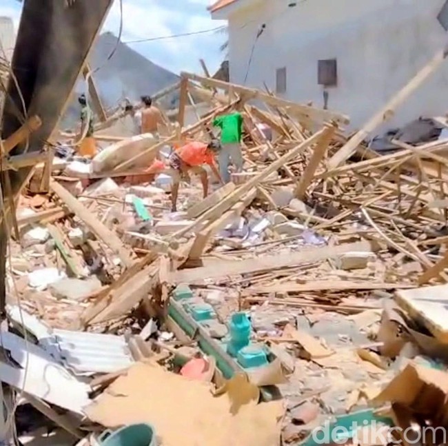 Penampakan Puing-puing Rumah di Situbondo Hancur Usai Ledakan