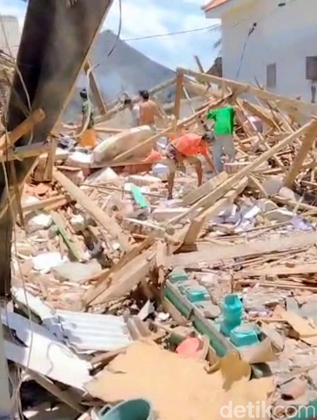 Penampakan Puing-puing Rumah di Situbondo Hancur Usai Ledakan