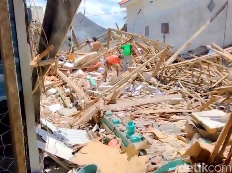 Penampakan Puing-puing Rumah di Situbondo Hancur Usai Ledakan