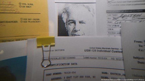 Penasaran Asal-Usul Kekayaan Epstein?