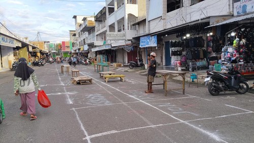 Persiapan pasar Ramadan di Pasar Senggol Kota Bima, Rabu (18/2/2026). (Rafiin/detikBali)