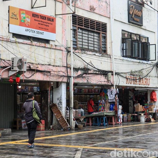 PKL Hilang, Trotoar Glodok Kembali untuk Pejalan Kaki