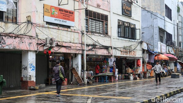 PKL Hilang, Trotoar Glodok Kembali untuk Pejalan Kaki