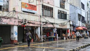 PKL Hilang, Trotoar Glodok Kembali untuk Pejalan Kaki