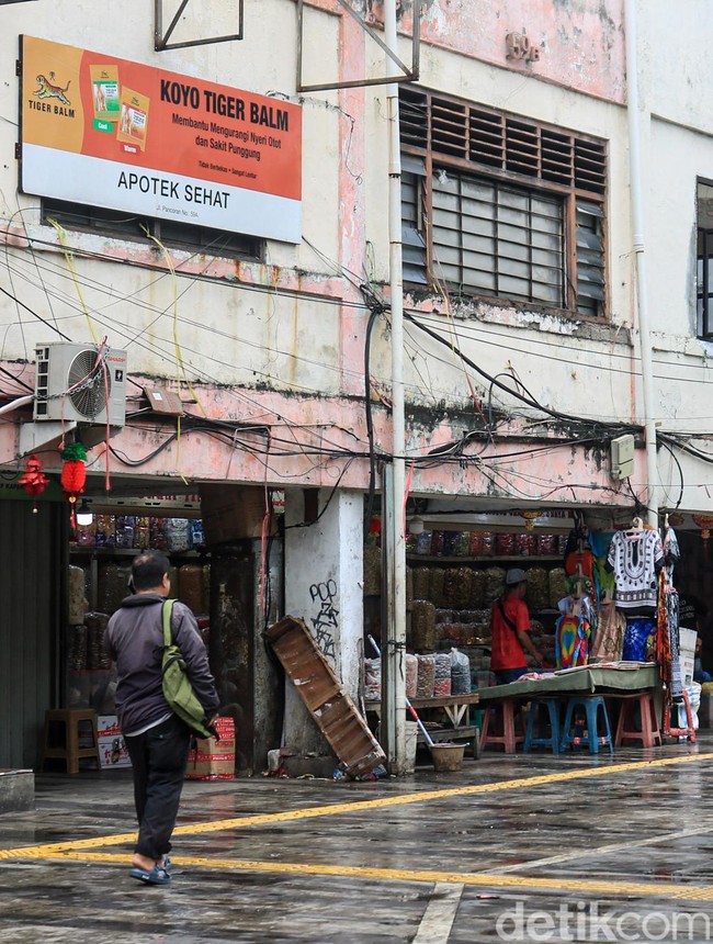 PKL Hilang, Trotoar Glodok Kembali untuk Pejalan Kaki