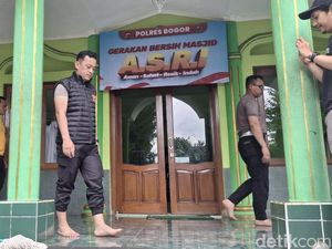 Polres Bogor Bersih-bersih Masjid-Tanam Pohon di 36 Titik Jelang Ramadan