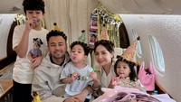 Foto Ultah Raffi Ahmad & Nagita Slavina, Dirayakan di Jet Pribadi-Tema Imlek