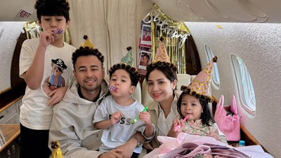 Foto Ultah Raffi Ahmad & Nagita Slavina, Dirayakan di Jet Pribadi-Tema Imlek
