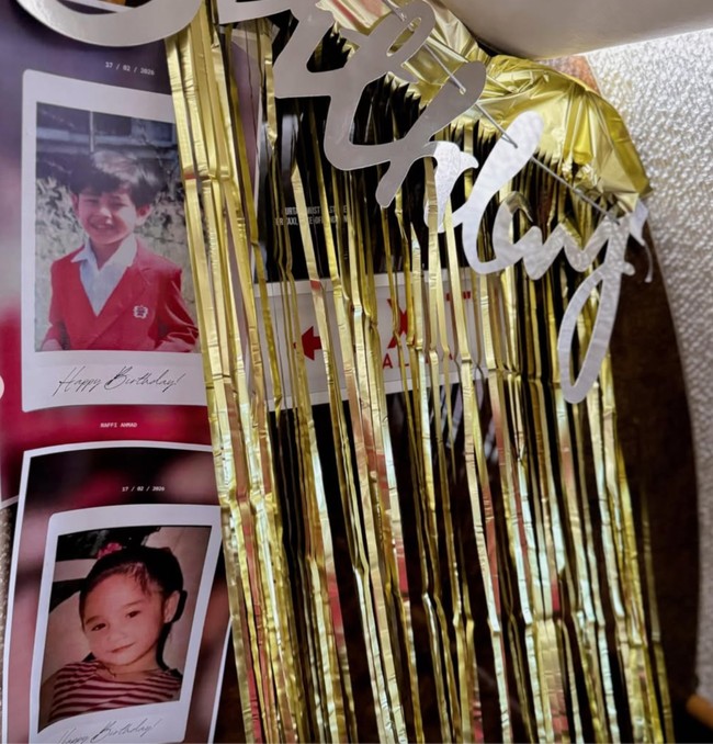 Kabin pesawat tampak dihiasi dengan tulisan Happy Birthday serta foto Raffi dan Nagita semasa kecil. Foto: Instagram/@raffinagita1717