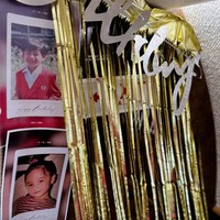 Kabin pesawat tampak dihiasi dengan tulisan Happy Birthday serta foto Raffi dan Nagita semasa kecil. Foto: Instagram/@raffinagita1717