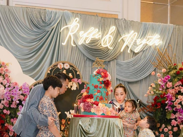 Senyum Bahagia Raffi Ahmad dan Nagita Slavina Rayakan Ultah