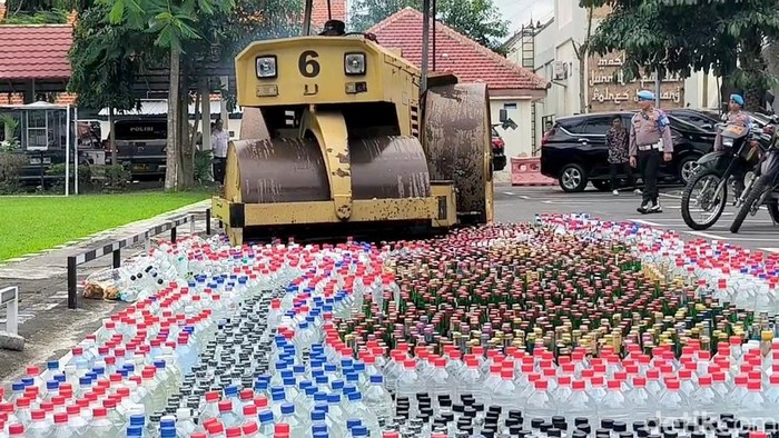 Ribuan Botol Miras Dimusnahkan Polres Jombang Jelang Ramadan