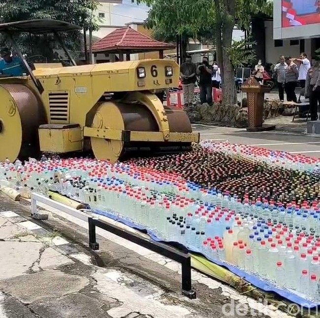 Ribuan Botol Miras Dimusnahkan Polres Jombang Jelang Ramadan