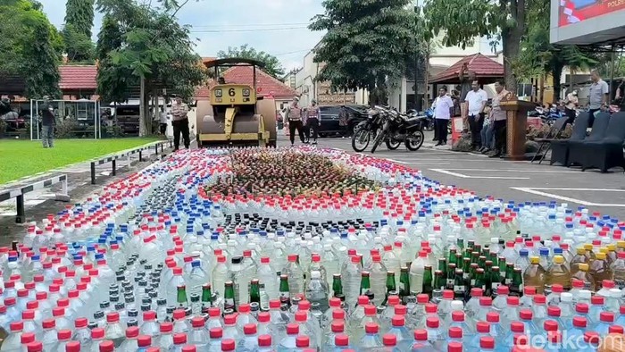 Ribuan Botol Miras Dimusnahkan Polres Jombang Jelang Ramadan