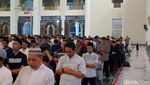 Tarawih Perdana di Masjid Al Akbar Surabaya
