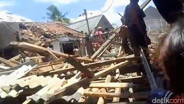 Sejumlah rumah hancur gegara ledakan di Situbondo