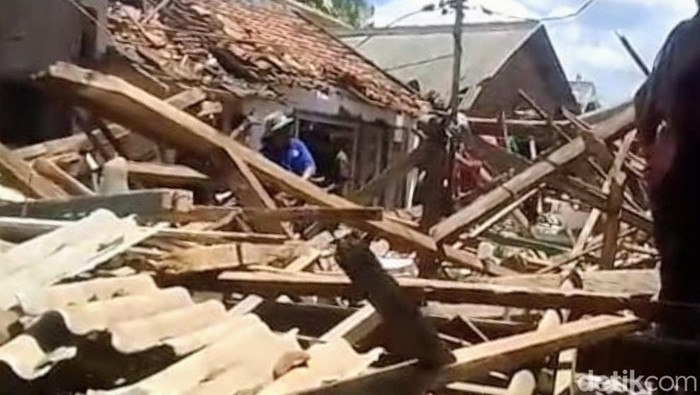 Sejumlah rumah hancur gegara ledakan di Situbondo