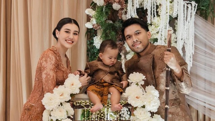 So Sweet! Thariq Halilintar dan Aaliyah Massaid Kulineran di Jepang hingga Barcelona