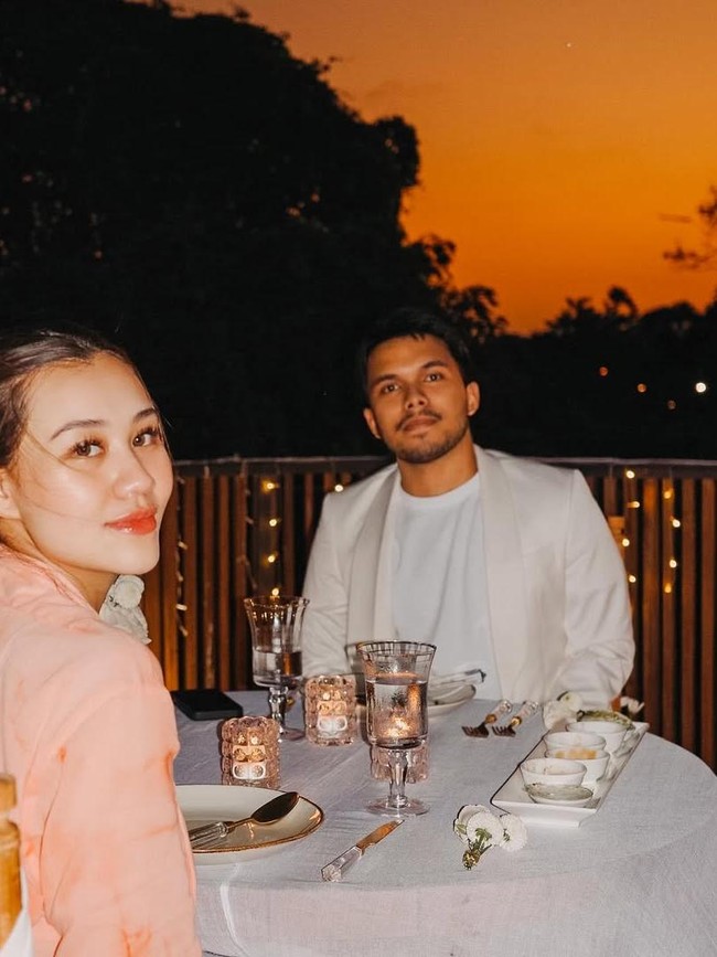 So Sweet! Thariq Halilintar dan Aaliyah Massaid Kulineran di Jepang hingga Barcelona