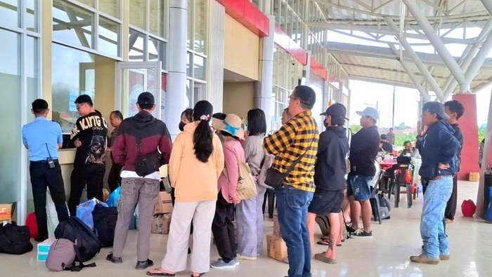 Suasana di Bandara Yuvai Semaring, Long Bawan, Krayan, Kalimantan Utara.
