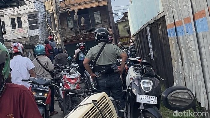 ScreenshotSuasana penggerebekan kampung narkoba di Palembang.