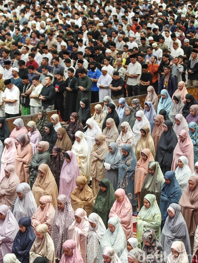 Tarawih Perdana Ramadan 1447 H, Ribuan Jamaah Penuhi Masjid Istiqlal
