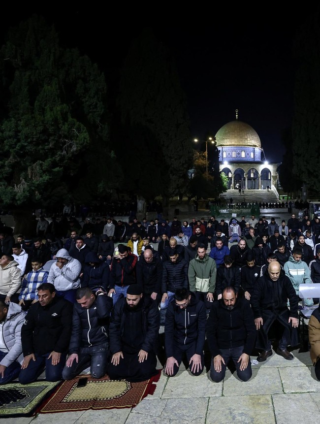 Tarawih Perdana Ramaikan Kompleks Al-Aqsa