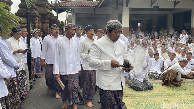 Tradisi Dandangan Kudus Prosesi Tradisi Dandangan di kawasan Menara, Masjid, dan Makam Sunan Kudus, Rabu (18/2/2026).