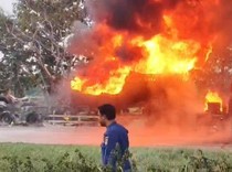 Dahsyatnya Kobaran Api di Tol Cipali