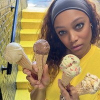 Setelah ANTM berakhir, Banks sempat menjadi host Dancing with the Stars selama tiga musim (2020–2023). Di tahun yang sama, ia memutuskan pindah ke Sydney, Australia, dan fokus mengembangkan bisnis es krimnya, SMiZE and Dream. Foto: dok. Instagram/@tyarabanks