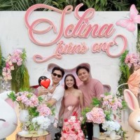 Beberapa karakter hewan, seperti kucing dan kelinci juga menambah keindahan dekorasi pesta ulang tahun Selina. Foto: Instagram/@mykylinz_