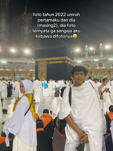 Viral kisah haru pasangan yang berjodoh usai tak sengaja masuk satu frame foto saat umrah 2022. Tahun 2025, mereka kembali ke Makkah dengan status suami istri.