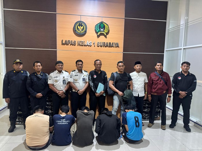 Aksi Lempar Sabu ke Lapas Surabaya Terbongkar Lewat CCTV