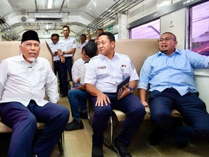 Andre Rosiade dan Gubernur Sumbar Naik Kereta Bareng, Bahas Rencana Commuter Line Padang