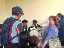 Kala Para Pencari Nafkah di Wilayah Perbatasan Terjebak Akses Transportasi