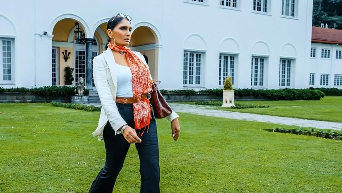 Anu Agarwal, selebritas Bollywood