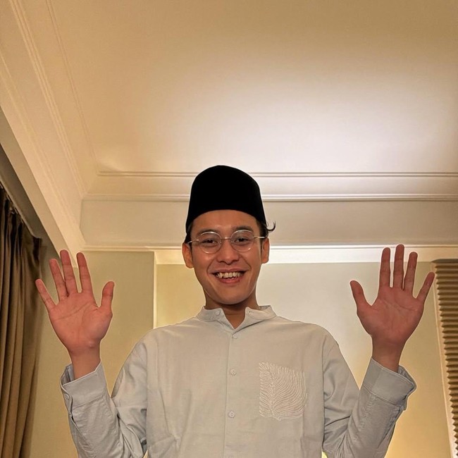 Ardhito Pramono Posting Foto Davina Karamoy, Beneran Pacaran?