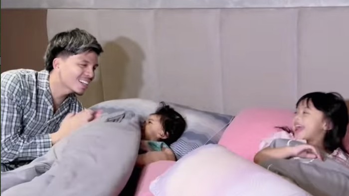 Antusias Atta Halilintar Sahur Pertama Bareng Keluarga