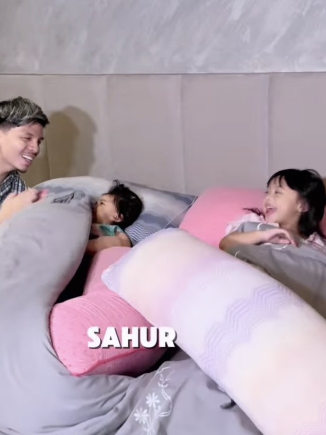 Antusias Atta Halilintar Sahur Pertama Bareng Keluarga