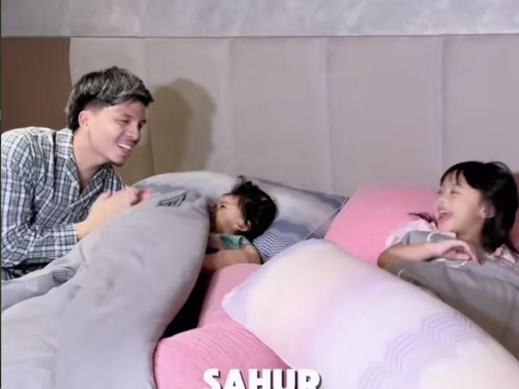 Antusias Atta Halilintar Sahur Pertama Bareng Keluarga