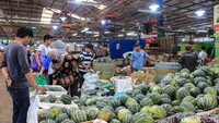 Para pedagang berharap tren penjualan blewah dan timun suri dapat terus bertahan hingga puncak Ramadan, seiring tingginya kebutuhan masyarakat terhadap buah musiman untuk menu berbuka puasa.