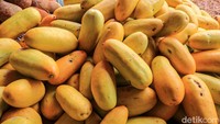 Di tingkat grosir, timun suri dijual dengan harga berkisar Rp 7.000 hingga Rp 10.000 per kilogram, tergantung ukuran dan kualitas buah.