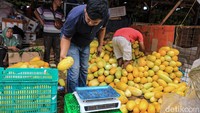 Menurut para pedagang, lonjakan permintaan mulai terasa sejak beberapa hari menjelang Ramadan. Peningkatan permintaan tersebut berdampak pada naiknya omzet pedagang dibandingkan hari-hari biasa.